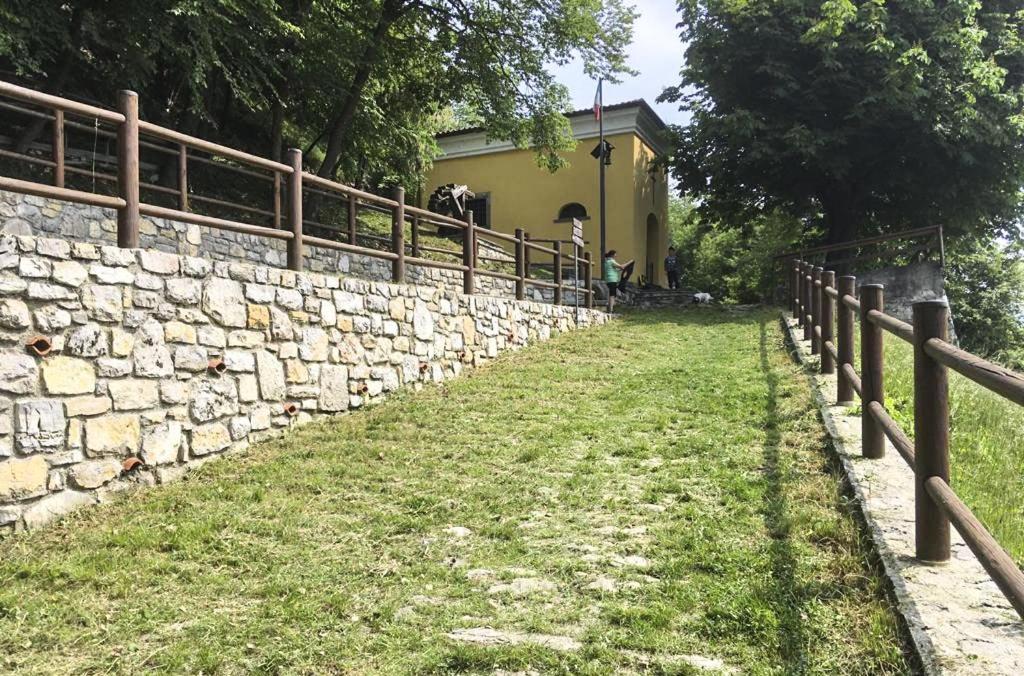 Case Vacanze Ai Burattini Adrara San Rocco Eksteriør billede
